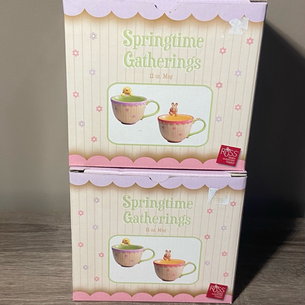Set of 2 Springtime Gatherings Russ 11oz mugs